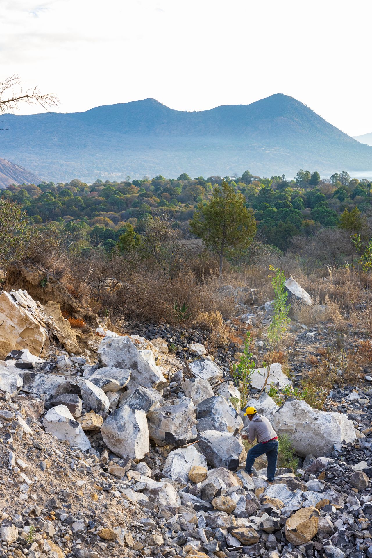 Extracción de piedra volcánica en San Salvador el Seco