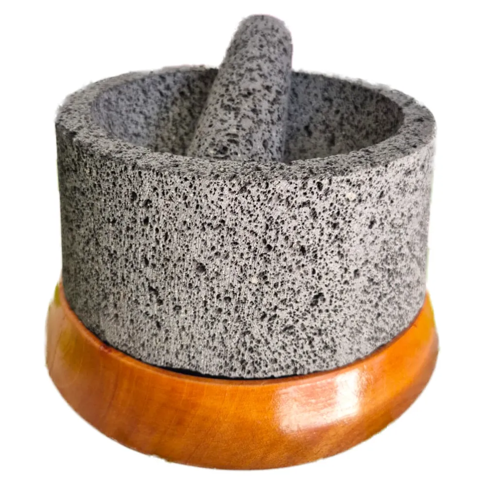 Molcajete Popocatépetl de 8 Pulgadas de Diámetro con Base de Madera de Cedro 02.webp