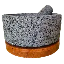 Molcajete de Piedra Volcánica Yohual de 8 Pulgadas con Base de Cedro 02.webp