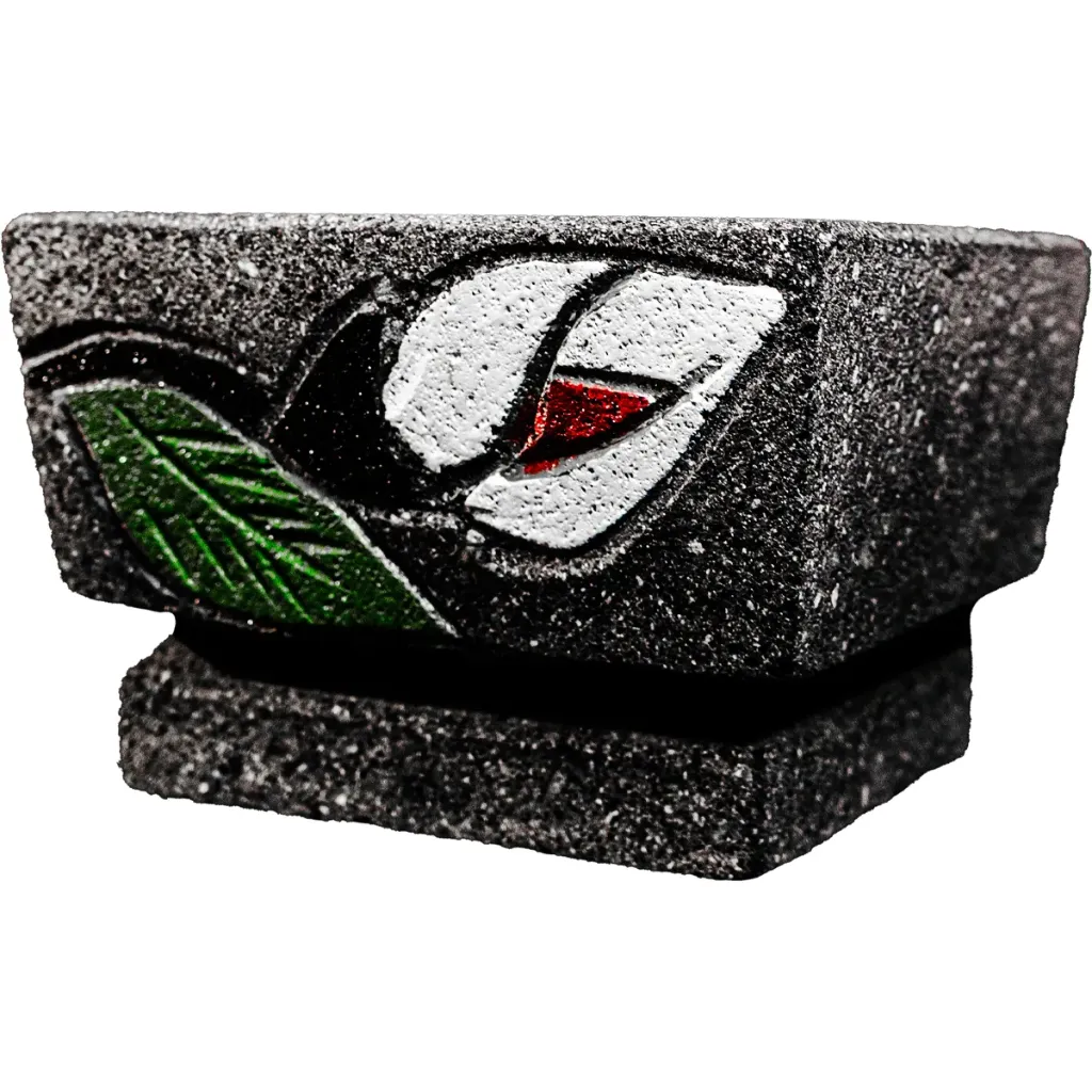 Molcajete Cuadrado con Talla de Alcatraz de 7 Pulgadas - Basalto Volcánico de San Salvador el Seco